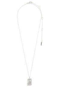 Silverhalsband med en texturerad rektangulär hängsmycke med ett blommönster, upphängd från en fin kedja med justerbar längd.