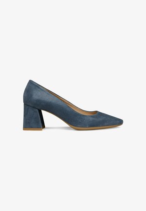 Décolleté blu in pelle scamosciata con tacco a blocco quadrato e punta affilata, caratterizzata da una superficie testurizzata e una suola tan a contrasto.