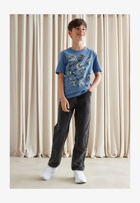 Neizvēlēts, white/metallic silver