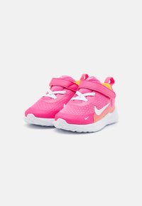 Nike Performance REVOLUTION 7 - Chaussures de running sur route - pinksicle/summit white/university gold/arctic orange