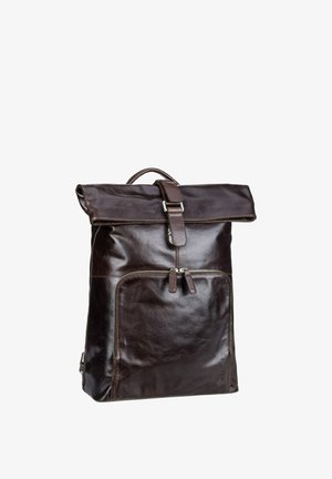 Zaino in pelle marrone con chiusura a rotolo, spallacci regolabili, tasca frontale con zip e superficie liscia e lucida.