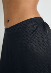 BOSS MONOGRAM PANTS - Pyjamahousut/-shortsit - black
