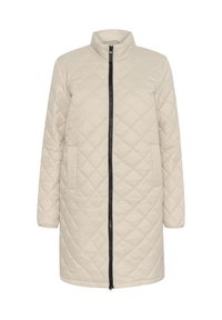 Beiger gesteppter langer Mantel mit Stehkragen, Frontreißverschluss und zwei seitlichen Taschen; zeichnet sich durch eine glatte Textur und ein Rautenmuster aus.