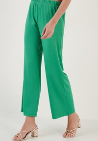 LELA REGULAR FIT - Hlače - benetton color