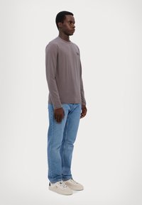 EA7 Emporio Armani TRAIN CORE TEE - Majica z dolgimi rokavi - volcanic glass