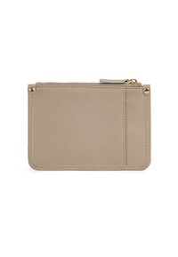 Portafoglio in pelle beige con chiusura con zip, texture liscia, dettagli in hardware dorato e un design semplice e rettangolare.