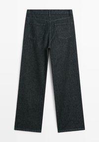 Džíny širokého střihu z tmavého denimu se rovnými nohavicemi, s dvěma zadními kapsami a čistým zakončením na lemech.