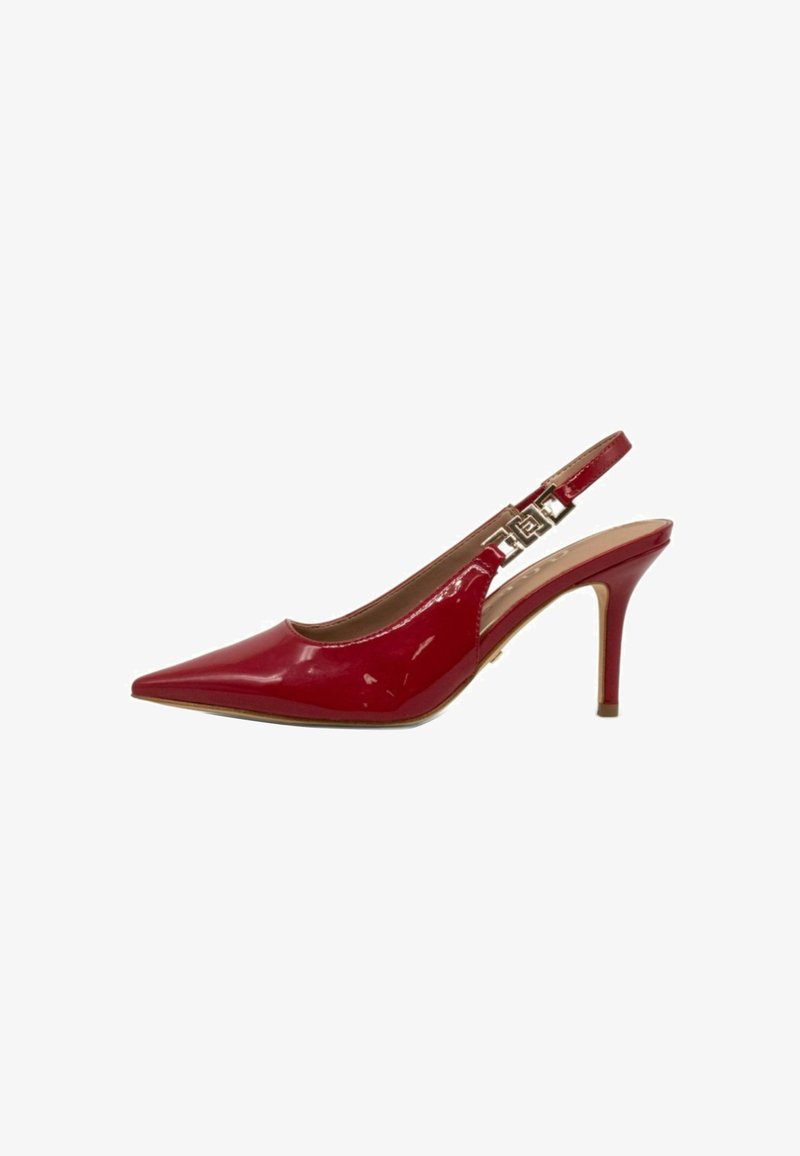 Décolleté slingback in vernice rossa con punta appuntita, dettagli in oro e tacco a stiletto sottile. Finitura liscia e design elegante.