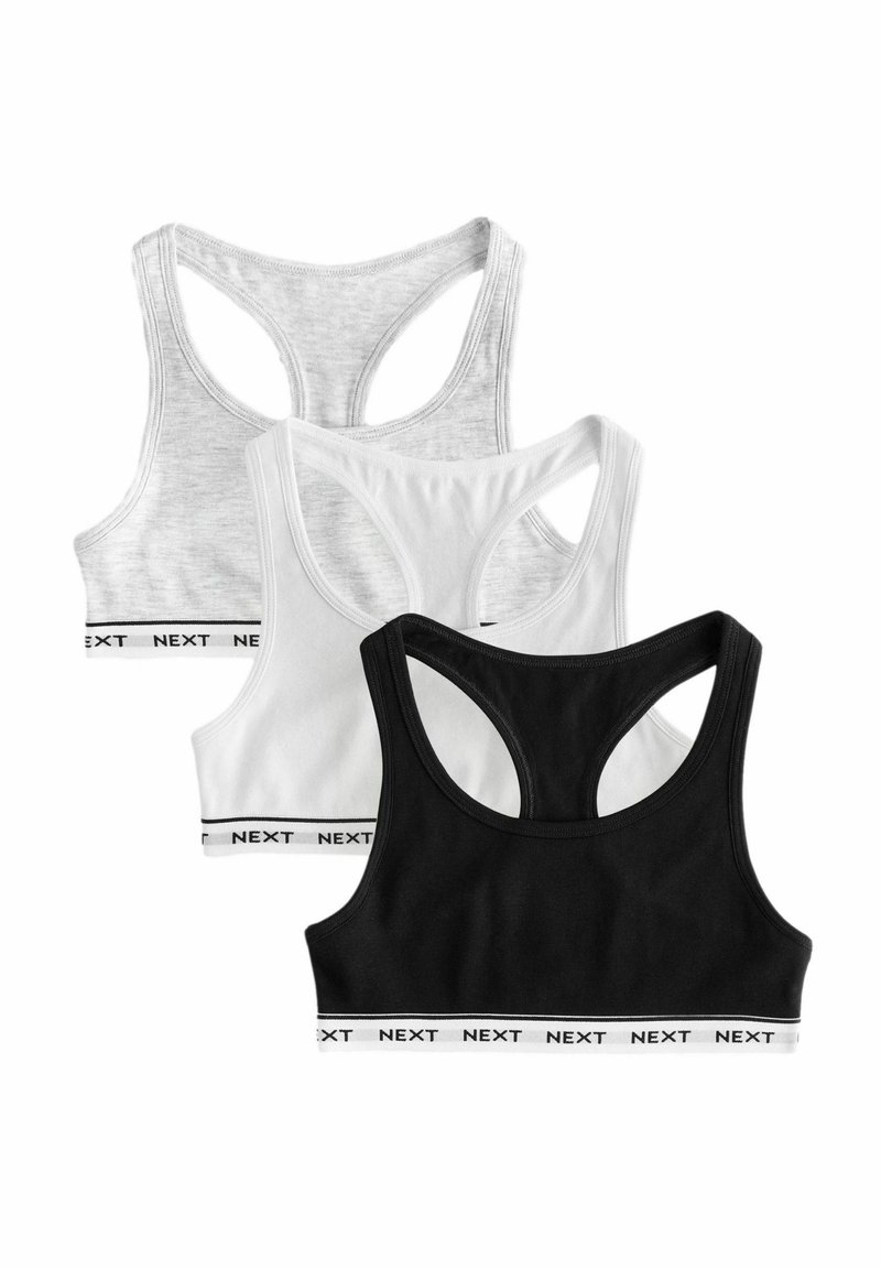 Drie racerback crop tops in zwart, wit en grijs, gemaakt van een comfortabele rekbare stof met een contrasterende zwarte 'NEXT' logoband aan de onderkant.