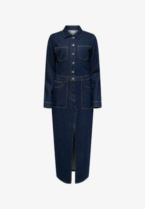 Robe en denim bleu foncé à manches longues, avec des boutons sur le devant, des poches poitrine, des poches à la taille et une fente frontale sous les genoux.