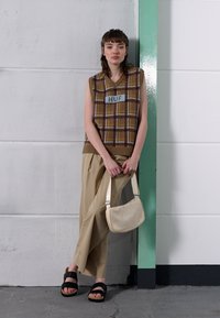 Monki Chinelos - black