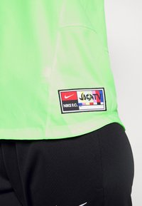 Nike Performance FC - T-shirt desportiva - lime glow/white