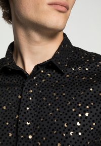 Twisted Tailor FARROW - Shirt - black