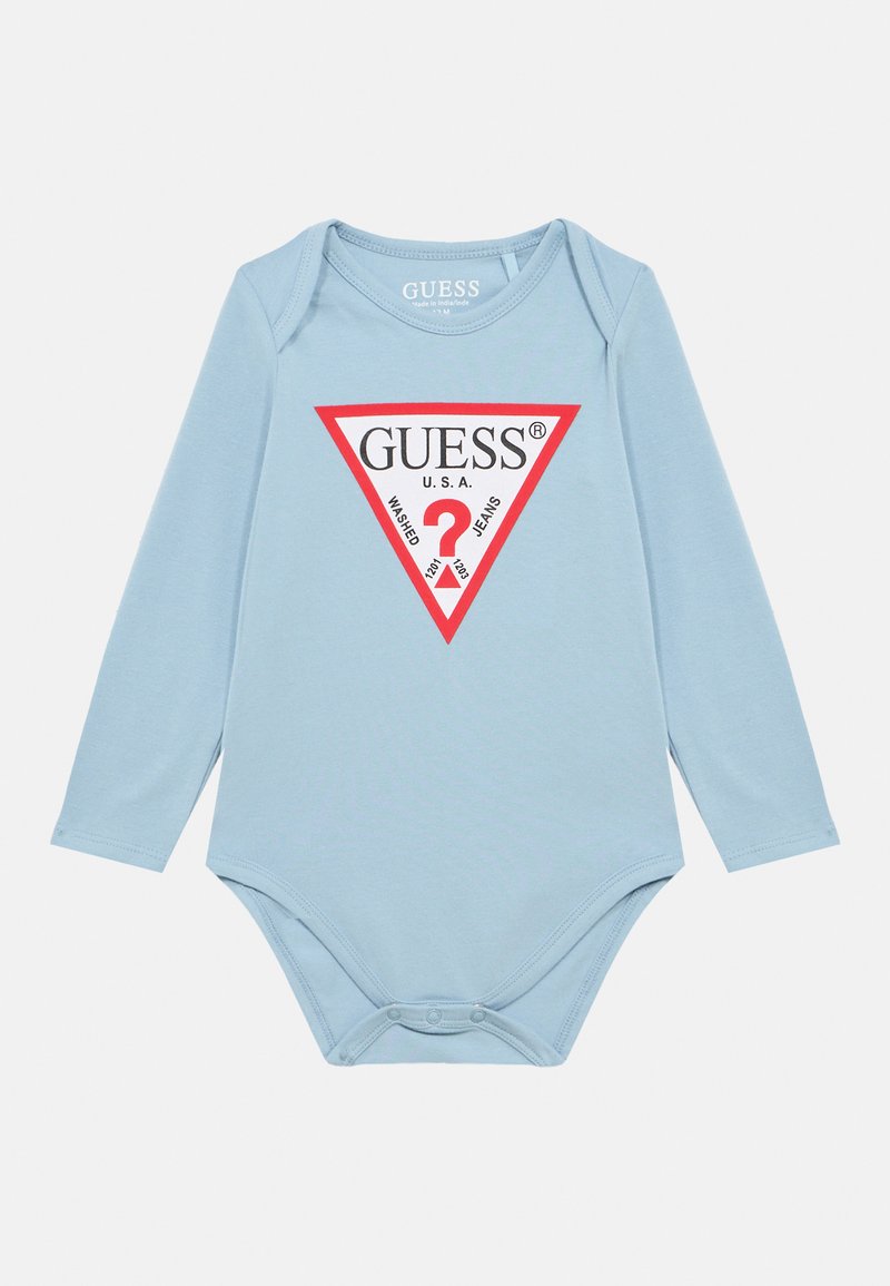 Vaaleansininen pitkähihainen body, joka on valmistettu pehmeästä kankaasta. Keskellä on punainen kolmion muotoinen logo mustalla tekstillä, ja alaosassa on nepparikiinnitys.