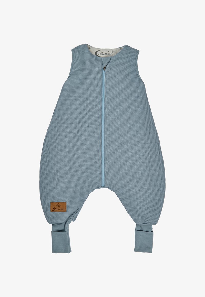 Himmelblauer Schlafsack aus strukturiertem Stoff, mit vollem Reißverschluss und umgeschlagenen Ärmeln. Enthält ein braunes Markenetikett an der Seite.