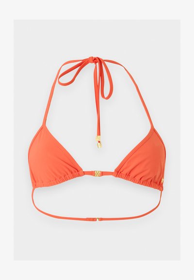 Πορτοκαλί τοπ μπικίνι σε σχήμα τρίγωνου με λεπτές ρυθμιζόμενες τιράντες για λαιμό και πλάτη, χρυσά κούμπωμα και μικρή χρυσή λεπτομέρεια λογότυπου στο πλάι.