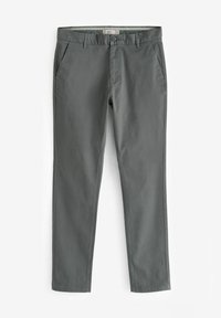 Pantalon en coton gris à jambe droite, avec poches avant, passants de ceinture et une fermeture par bouton à la taille. Texture lisse.