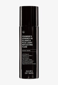 Zwarte cilindervormige fles met een glanzende afwerking, gelabeld "Founder's Essence 56 Ellagic & P.A.D. Light Reflecting Fluid," met witte tekst.