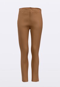 Brūnas cieši pieguļošas bikses no elastīgas auduma, ar pogas aizdari, standarta piecu kabatu dizainu un gludu tekstūru.