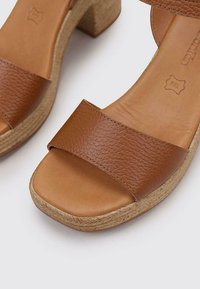 Sandra Fontán LETITTA - Alpargatas - camel