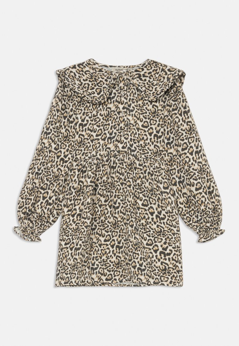 Obleka s leopardjim vzorcem, z rufljo okoli ovratnika, dolgimi rokavi, elastičnim zaključkom rokavov in oprijetim pasom, v bež in črni barvni shemi.