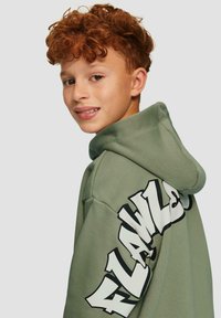 s.Oliver MIT GROSSEM GRAFFITI-PRINT - Hoodie - olivgrün