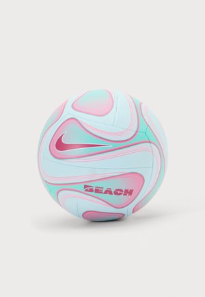 Ballon de beach soccer Nike bleu clair et rose avec des motifs abstraits en spirale sur fond blanc.