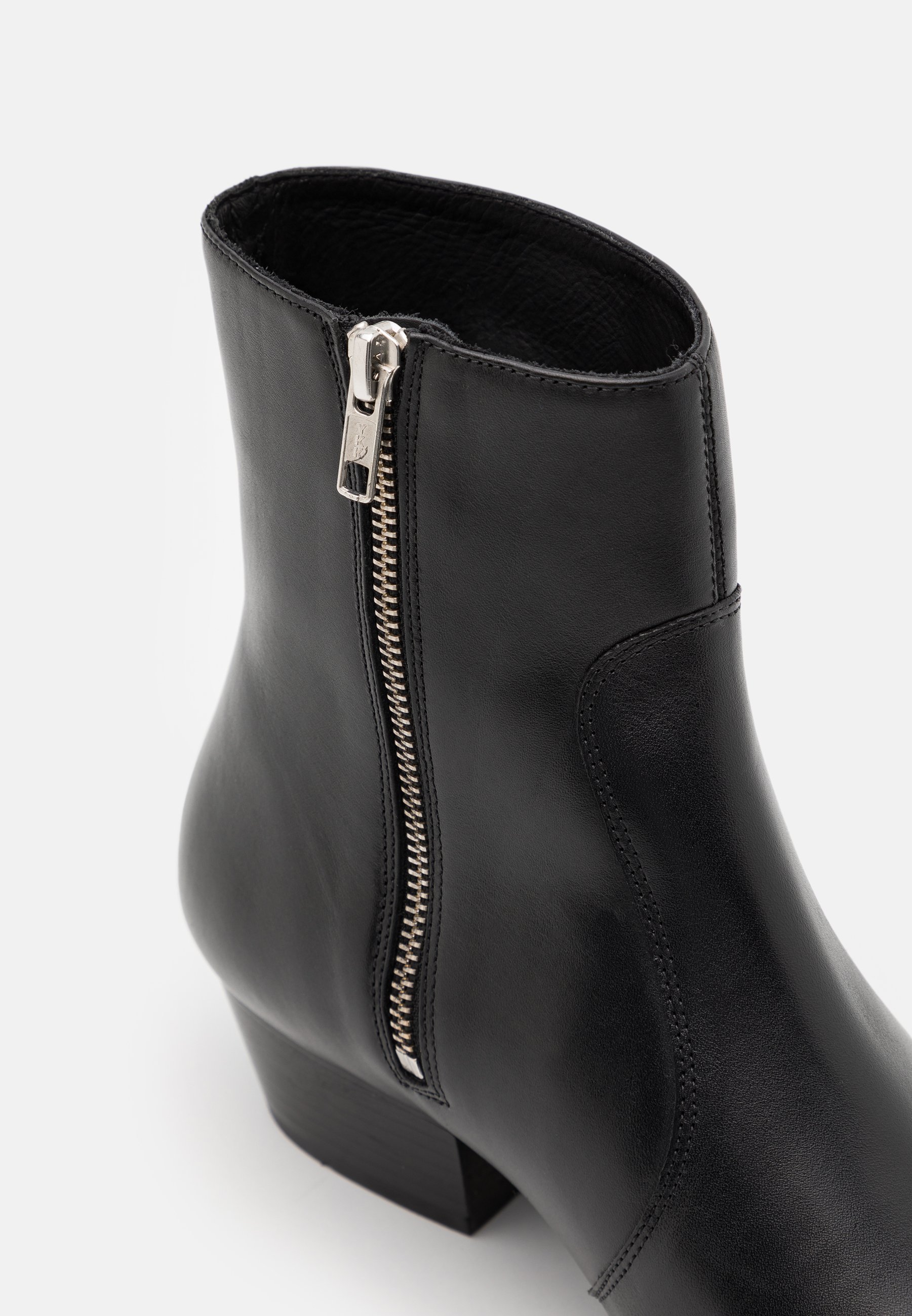 everyday black boots