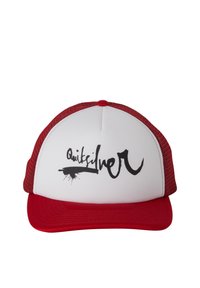 Rote und weiße Trucker-Cap mit einem Mesh-Rücken, der ein markantes schwarzes Logo-Design auf der Vorderseite und einen runden Schirm aufweist.