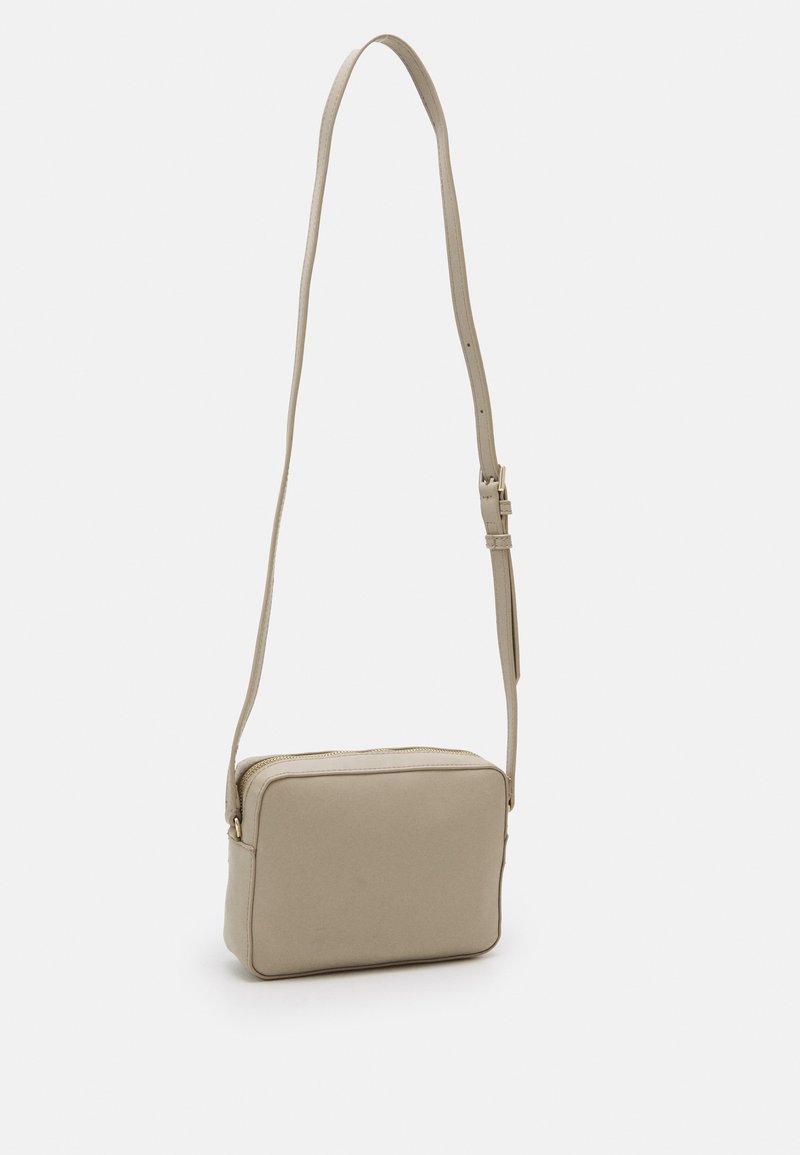 Damen Handtaschen | Calvin Klein LOCK CAMERA BAG FLAP Umhängetasche taupe/nude - LL18053 Damen Handtaschen | Calvin Klein LOCK CAMERA BAG FLAP Umhängetasche taupe/nude - LL18053