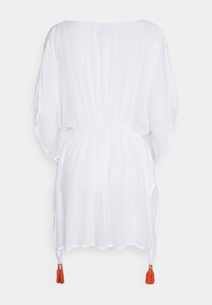 Top leveiro branco com um corte descontraído, cintura elástica e detalhes em tassel laranja nas mangas. Tecido texturizado com um caimento suave.