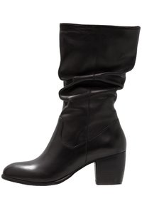 Botín negro de cuero hasta el tobillo con un diseño relajado, punta redondeada y un tacón cuadrado de altura media. Textura suave y detalles de costura sutiles.