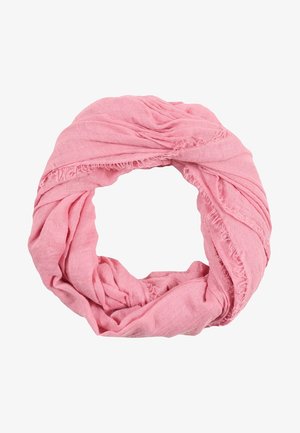 Miękki różowy lekki szal infinity z subtelnymi frędzelkami, ułożony w luźną okrągłą pętlę.