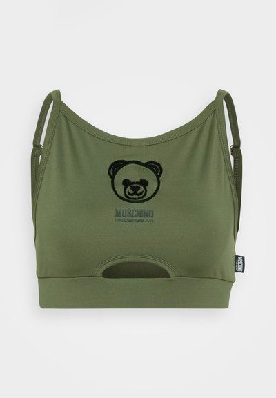 Sutiã desportivo verde-oliva com alças ajustáveis, apresentando um logo de urso preto e o texto "Moschino Underwear". Tecido suave e detalhe recortado.
