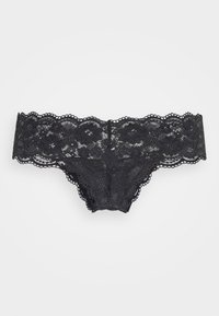 Roupa interior de renda preta com bordas recortadas, padrão floral e textura semi-transparente. Projetada em um estilo de cintura baixa, tipo hipster.