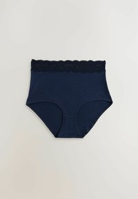 Högmidjad kornblå bomullsunderklädestring med svart spettrim vid midjan, mjuk textur och klassisk underklädesdesign.