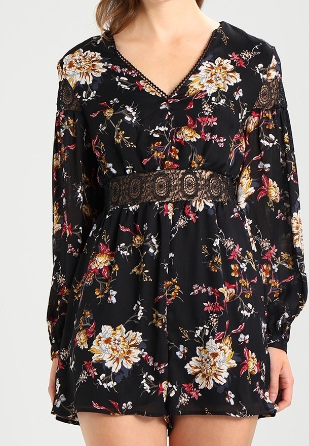Robe courte noire à motifs floraux, dotée de manches longues, d'un col en V, d'une ceinture en dentelle, de fleurs multicolores vives et d'une coupe ample avec une texture superposée.
