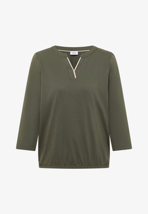 Oliven grøn langærmet skjorte med 3/4-ærmer, elastisk kant og V-hals med beige kant og rund krave.