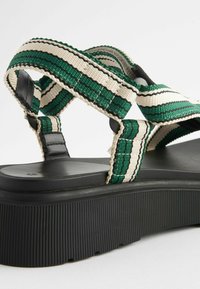 Next WEBBING CHUNKY - REGULAR FIT - Sandale - green ecru