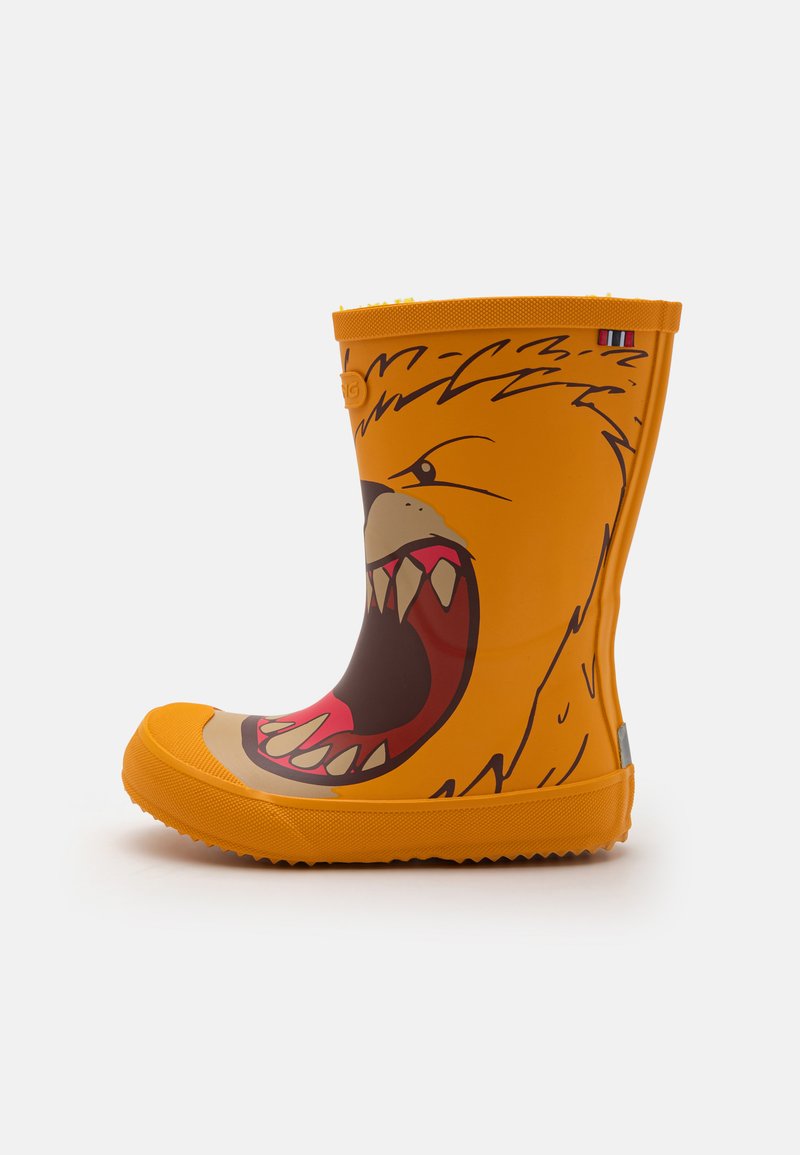 Bottes de pluie en caoutchouc orange avec un design de lion affichant une expression rugissante. Semelle texturée et doublure douce pour le confort.
