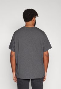 Levi's® Plus BIG ORIGINAL TEE - Jednoduché tričko - dark charcoal heather