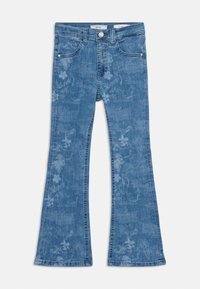 Ljusblå denimbyxor med utsvängd nederdel och blommönster. Har knappstängning, fem fickor och en blekt textur genom hela byxorna.