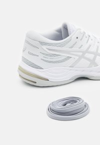 ASICS GEL BEYOND 6 - Sapatilhas de andebol - white/pure silver