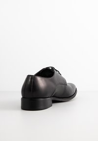 Dune London SATCHEL - Derbies & Richelieus - black