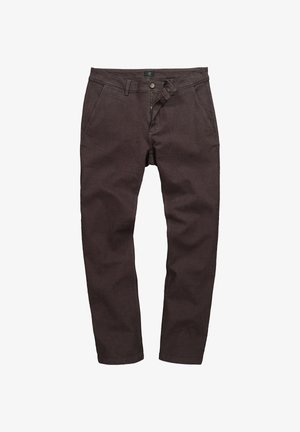 Dunkelbraune Freizeithosen mit vorderem Reißverschluss und Knopfverschluss, Seitentaschen und Gürtelschlaufen, flach auf einem weißen Hintergrund ausgelegt.