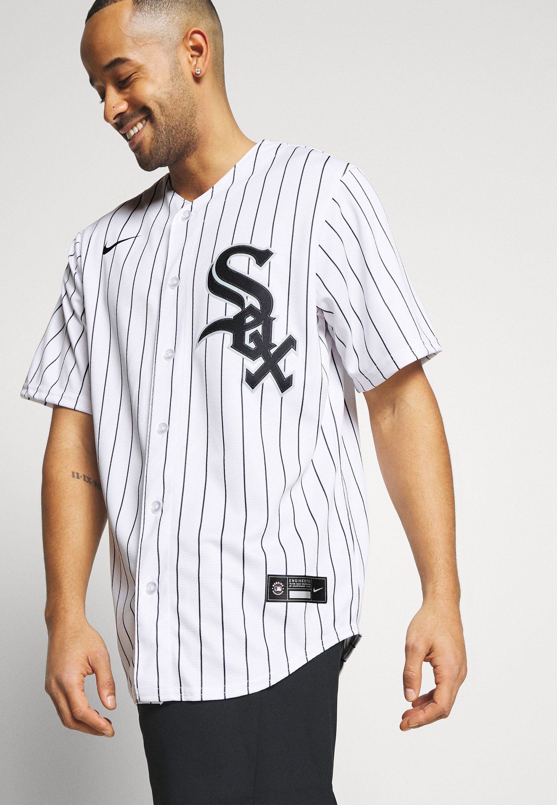 【おすすめアイテム】Nike MLB Chicago White Sox T-Shirt Chicago White Sox Fashion Local Men's Nike MLB T-Shirt. Nike.com