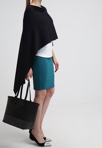 comma Cape - dark blue
