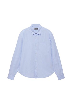 Világoskék, hosszú ujjú, gombos ing fehér függőleges csíkokkal, mellzsebbel és klasszikus gallérral.