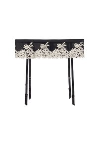 Sort blonde garterbælt med blomstermotiv, der har et gennemsigtigt design, justerbare stropper og metalbeslag.