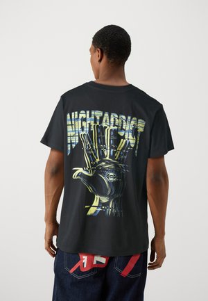 Night Addict T-shirts print - black